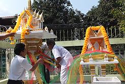 ศาลพระภูมิบางปะอินเล็กเสานาค ศาลเจ้าที่แฝดเล็กหกขา 