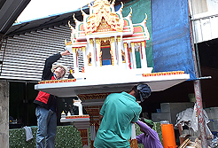 ศาลพระภูมิทรงบางปะอินยักษ์ ศาลเจ้าที่สามมุขยักษ์